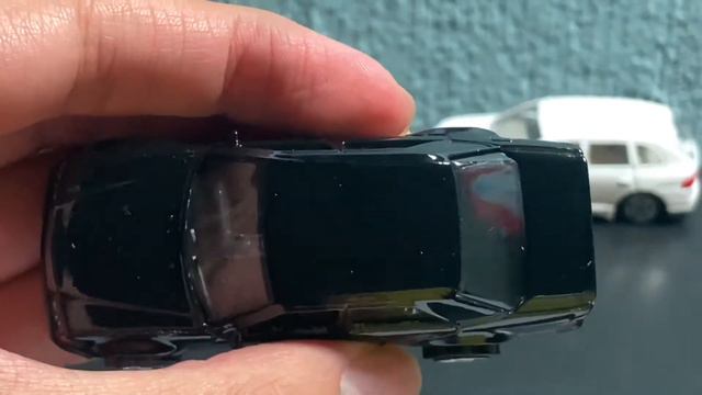 Hot Wheels Mercedes Benz 500 E - Black смотреть онлайн