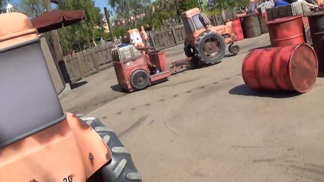 Mater's Junkyard Jamboree in Cars Land смотреть онлайн
