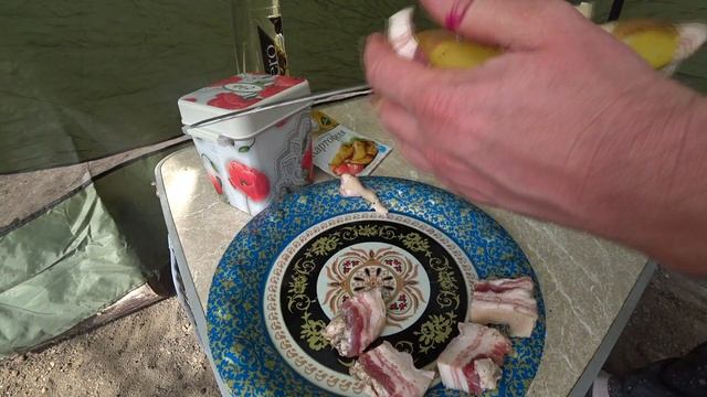 Как Приготовить, на мангале , на шампурах, картошка с салом очень вкусно! смотреть онлайн