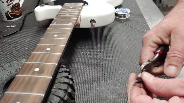 Gibson Maestro Les Paul JR gets some attention and a new pick up смотреть онлайн