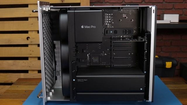 Unboxing the 2019 Mac Pro Rack (MacPro7,1) смотреть онлайн