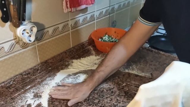 МУЖ ТУРОК ГОТОВИТ ГЕЗЛЕМЕ - ТУРЕЦКИЕ ЛЕПЕШКИ С СЫРОМ /Простой рецепт на турецкий завтрак / Анталия смотреть онлайн