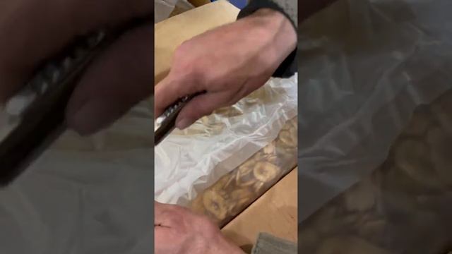 Банан чипсы в упаковке смотреть онлайн