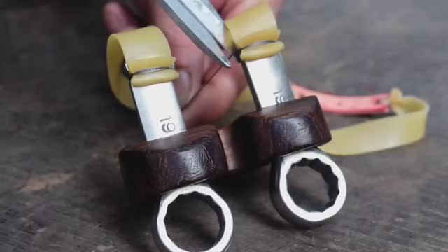 Карманная рогатка - Превращающая гаечные ключи в мощное оружие смотреть онлайн