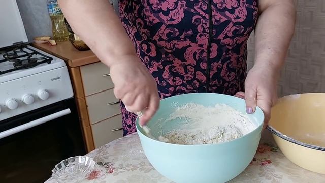 Печём булочки с корицей смотреть онлайн