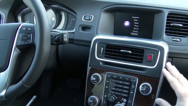 2015.5 V60 Cross Country Complete Review смотреть онлайн