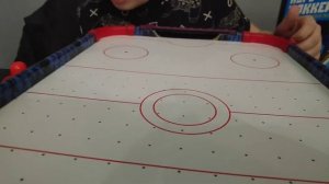 Играем в аэрохоккей. Интересная настольная игра