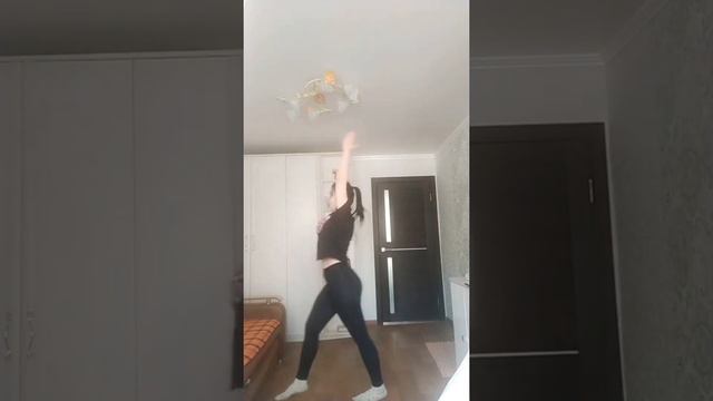 Зарядка с Еленой Леонтьевой, руководителем студии современного танца «Up style» смотреть онлайн