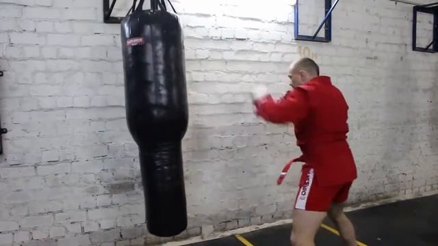 Работа на боксёрском мешке Силуэт — Алексей Гагарин смотреть онлайн