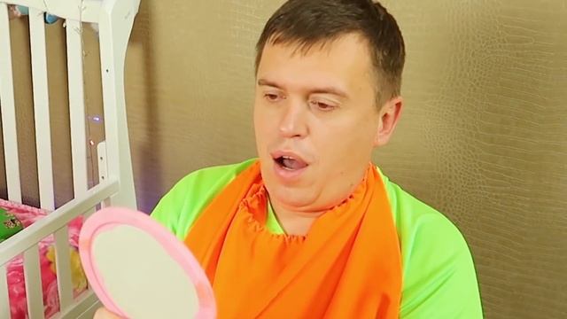 Varvara pretend play beauty salon | Dad in a beauty salon for children смотреть онлайн