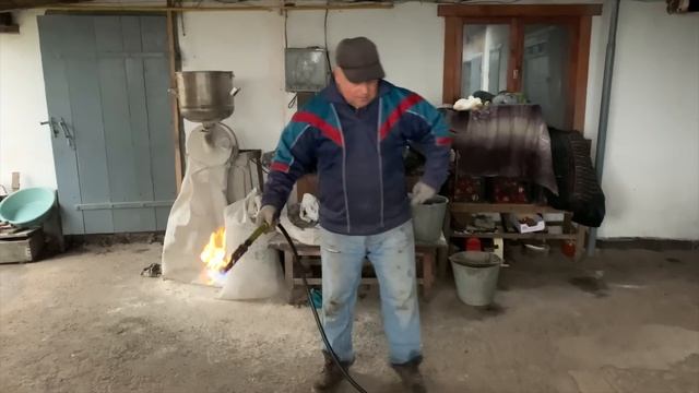 Украина. Как готовят самое вкусное сало. Жизнь в селе 4ч. / Life in the Ukrainian village смотреть онлайн