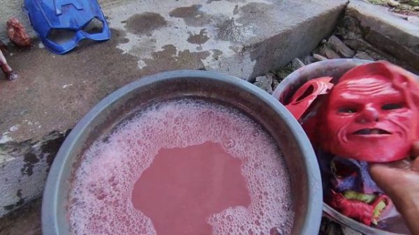 membersihkan mainan hewan bebek angsa kerbau sapi kuda nil badak domba kucing buaya