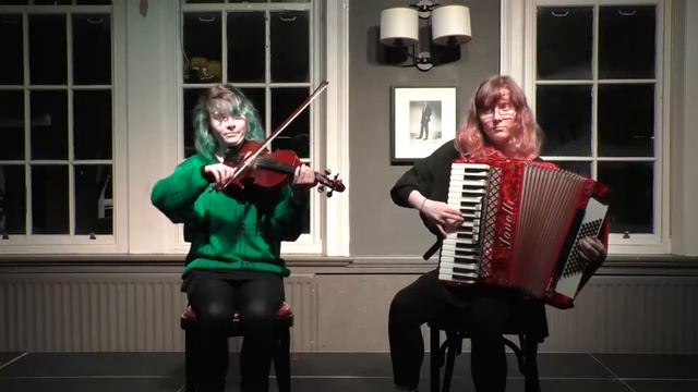 Fiona Todd and Rachel Todd at The Bridge - Midsommar Polskan (Swedish traditional) смотреть онлайн