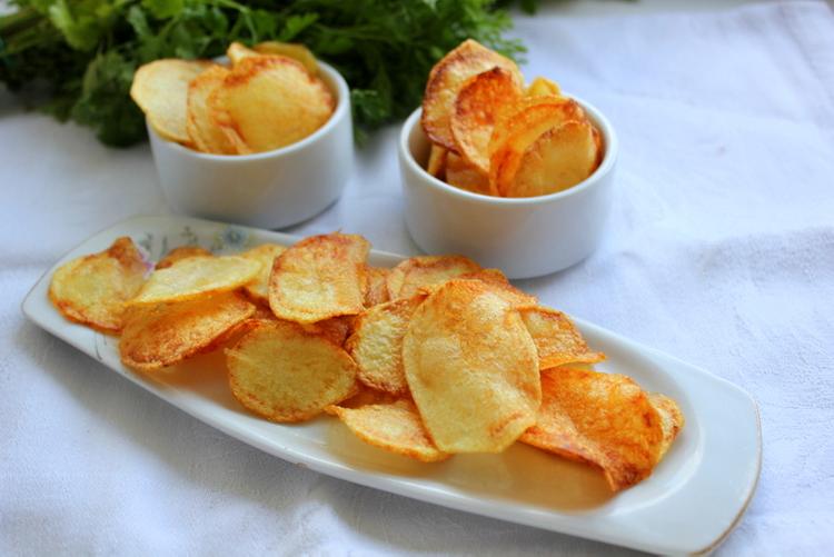Жарим дома в казанке настоящие чипсы Lays. Простейший рецепт смотреть онлайн