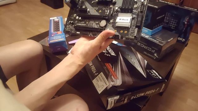 Распаковка материнской платы ASRock B450M PRO4-F смотреть онлайн