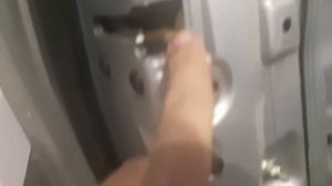 Не закрывается задняя дверь kia ceed