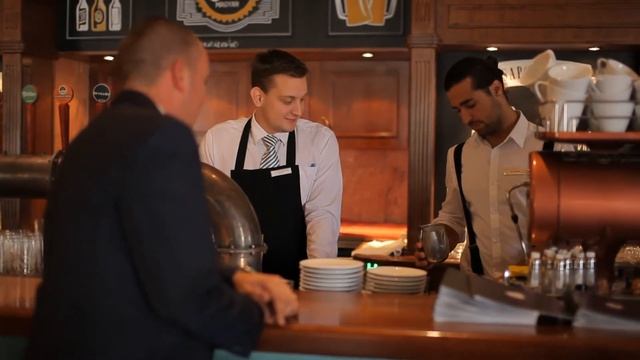 "Az emberek érezzék jól magukat!” – Fonó Gábor, éttermi üzletvezető, Danubius Hotel Gellért смотреть онлайн