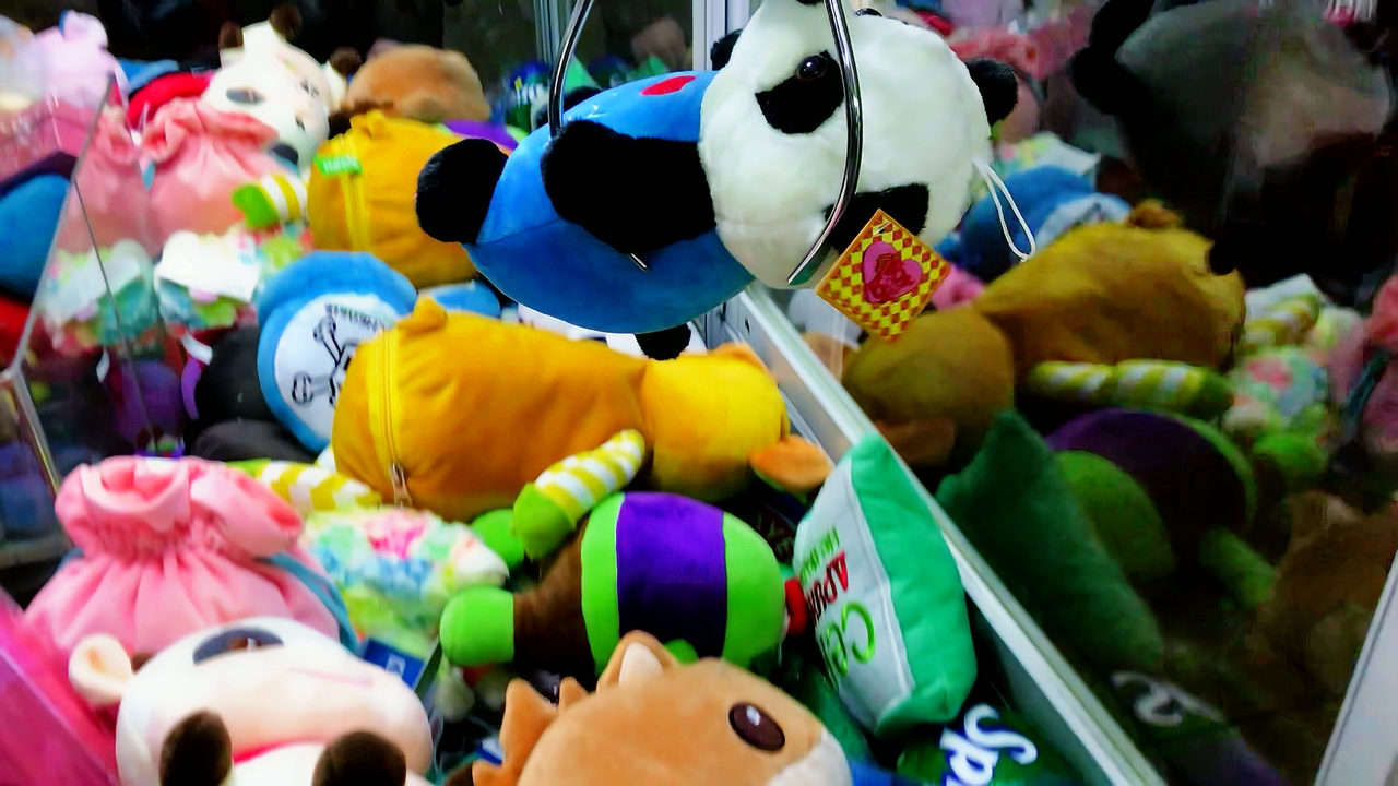 ВОТ ЭТО ЗАГРУЗКА! Тащим крутые игрушки из Аппарата хватайка! смотреть онлайн