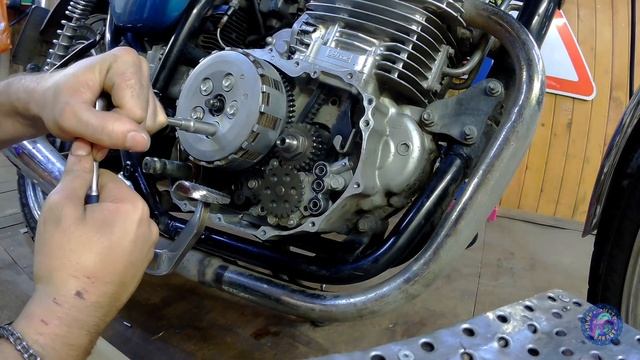 Типичные ПОЛОМКИ HONDA CB 400 SS. Замена СЦЕПЛЕНИЯ смотреть онлайн