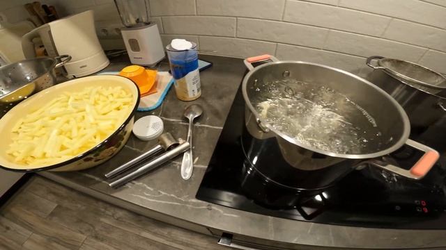 Сушеная картошка для похода с помощью древнегерманской тёрки BÖRNER и электросушилки смотреть онлайн