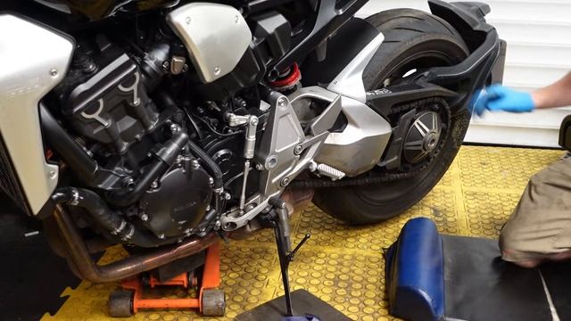DIY Honda CB1000r Chain Adjustment: A Step-by-Step Guide смотреть онлайн