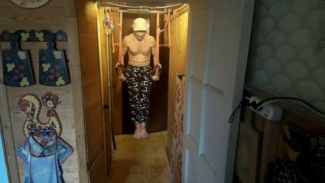 Кольца: 8 отжиманий с гирей 24 кг. 7 выходов силой, 17 отжиманий от колец, в планке. смотреть онлайн