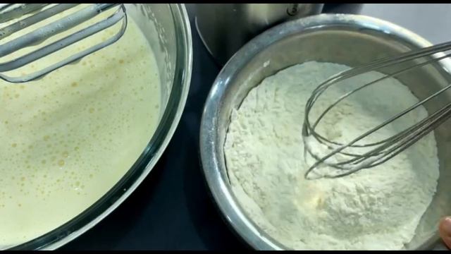 Азиатский пирог , шоколадными крошками внутри . С чашкой чая или кофе самое то ) смотреть онлайн