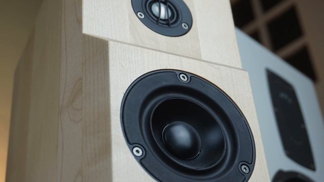Devialet Silver Phantom vs Self made hi-fi speakers - Quick comparison... смотреть онлайн