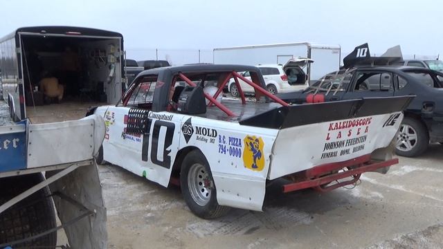 Warming up pro truck at White 100. смотреть онлайн