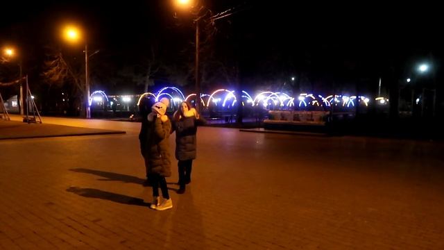 СЛУЖБА В КОСТЕЛЕ, ГУЛЯЮ С ДЕВОЧКАМИ/ДНЕВНИК ДОМОХОЗЯЙКИ смотреть онлайн