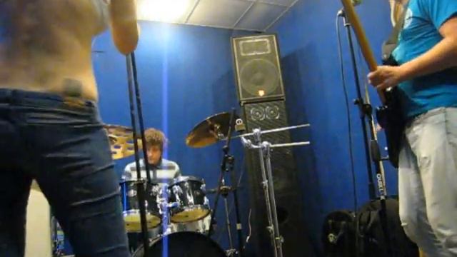 Копия видео Летающие гитары / Flying Guitars - Funhouse (stooges cover jam) смотреть онлайн