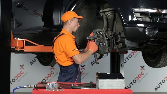 ◊ CÓMO CAMBIAR LAS PASTILLAS DE FRENO AUDI Q7 4L TUTORIAL | AUTODOC ◊ смотреть онлайн