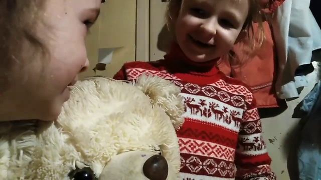 Показ игрушек: медведь, утка, олень и д.р. смотреть онлайн