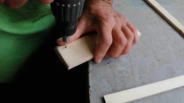 Деревянный летковый загодитель для улья. смотреть онлайн