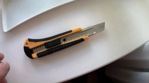 Быстрый и простой способ обрезки рулонных штор по ширине окна.