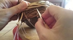 Плетение и кокос. Тарелочка на ножках.