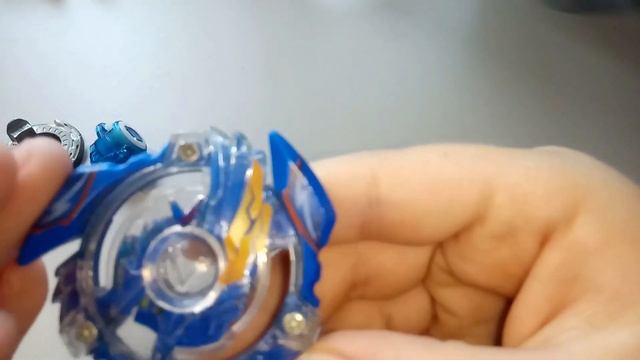 Влог Катаем на трюковом самокате Вспоминаем фибл Клею наклейки на бейблейд смотреть онлайн