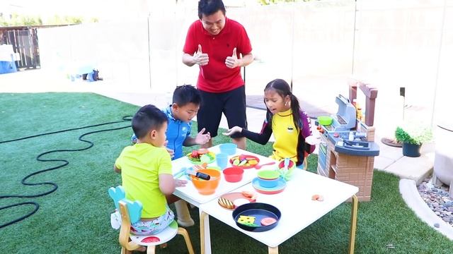 Wendy Pretend Play with Giant Rainbow Inflatable Kids Swimming Pool смотреть онлайн