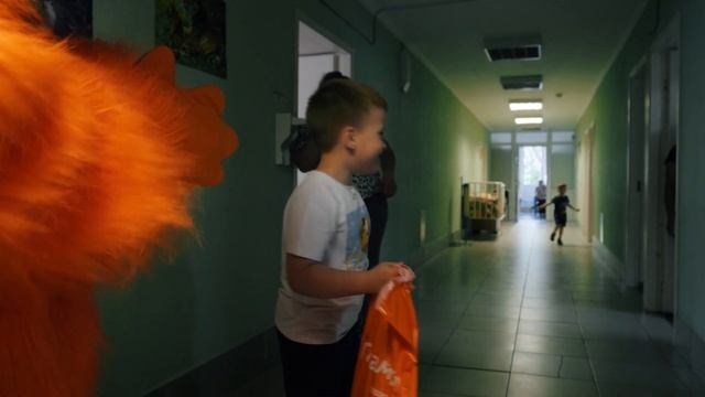 «Галамарт» поздравил с 1 июня мам и детей в НИИ ОММ в Екатеринбурге смотреть онлайн