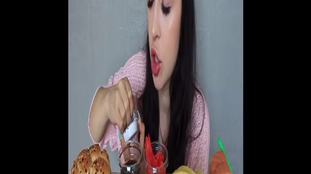ВРАЧ САМ НУЖДАЕТСЯ В ЛЕЧЕНИИ/СУШИ?РОЛЛЫ/Mukbang/Ayka Emily