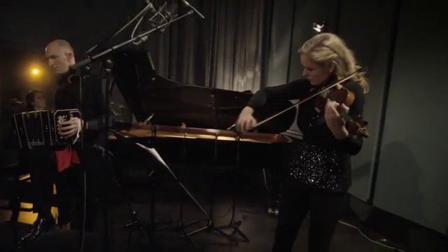 Isabelle van Keulen Ensemble - Invierno Porteño - Astor Piazzolla смотреть онлайн