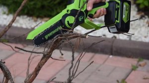 Аккумуляторная цепная пила Greenworks GD24CSMNX обзор и распил дерева