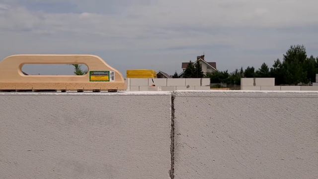 Кладка газобетона. Как укладывать ровно.