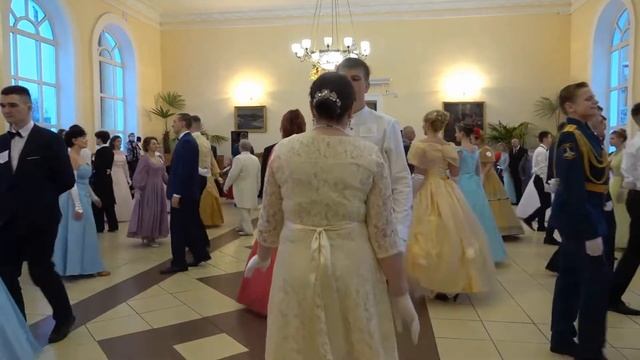 Новогодний бал Танец Марш Карусель смотреть онлайн