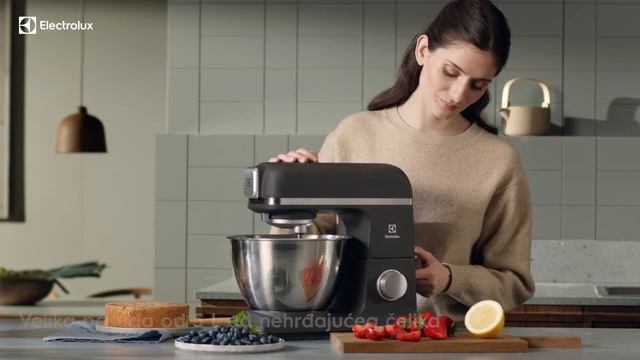 Kuhinjski robot E5KM1 savršen pomagač za vaše kreativno kuhanje смотреть онлайн