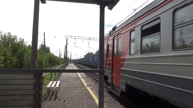 Электровоз ВЛ80Т-2019 с грузовым поездом и электропоезд ЭД9М-0052 смотреть онлайн