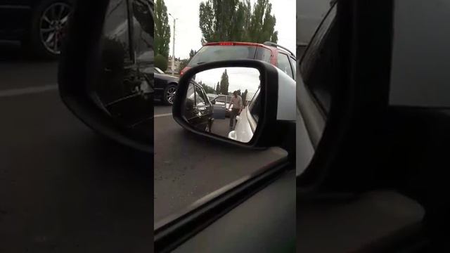 Пьяные танцы в воронежской пробке смотреть онлайн