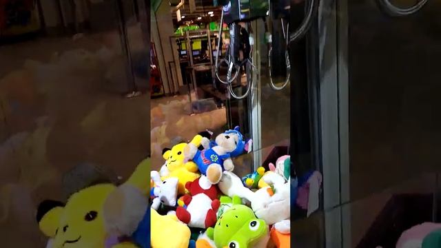 Пробуем перекинуть мишку в костюме Стича. смотреть онлайн