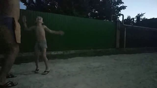 водяная бомба из воздушного шарика смотреть онлайн