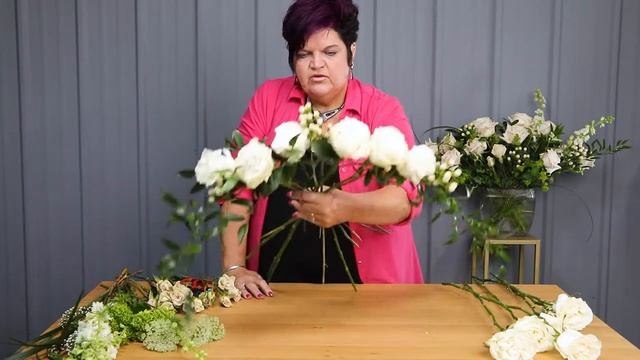 How to Create A Fan Style Bridal Bouquet смотреть онлайн